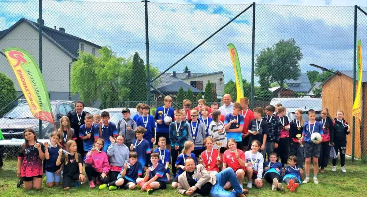 „Gram fair - wybieram zdrowie”. Młodzi piłkarze rywalizowali o Puchar Wójta Gminy Miastkowo