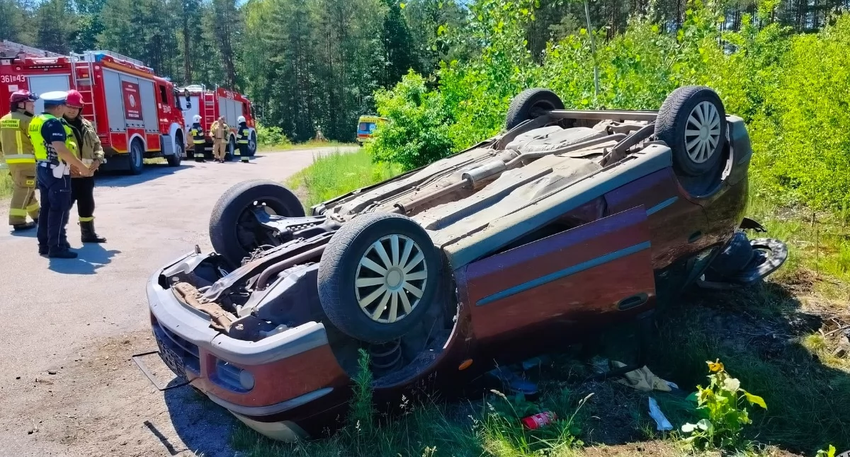 Stanisławowo: Nissan z trzema kobietami dachował przez nadmierną prędkość [FOTO]