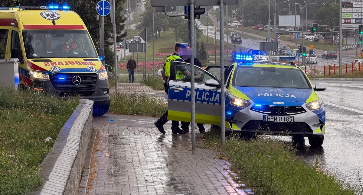 Groźne potrącenie na Zawadzkiej w Łomży. 10-latka na hulajnodze wjechała pod bankowóz [FOTO]