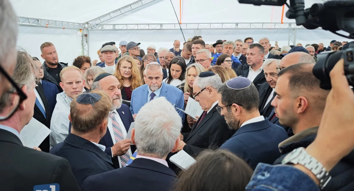 85 lat po tragedii, ćwierć wieku po przeprosinach. Deszcz, kordony policji i niedokończona ekshumacja [VIDEO i FOTO]
