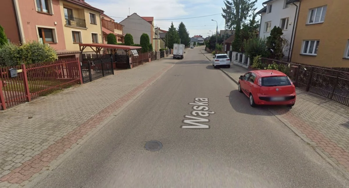 Kierowcy zrobili sobie skrót, mieszkańcy mają dość. Petycja z ul. Wąskiej trafiła do prezydenta