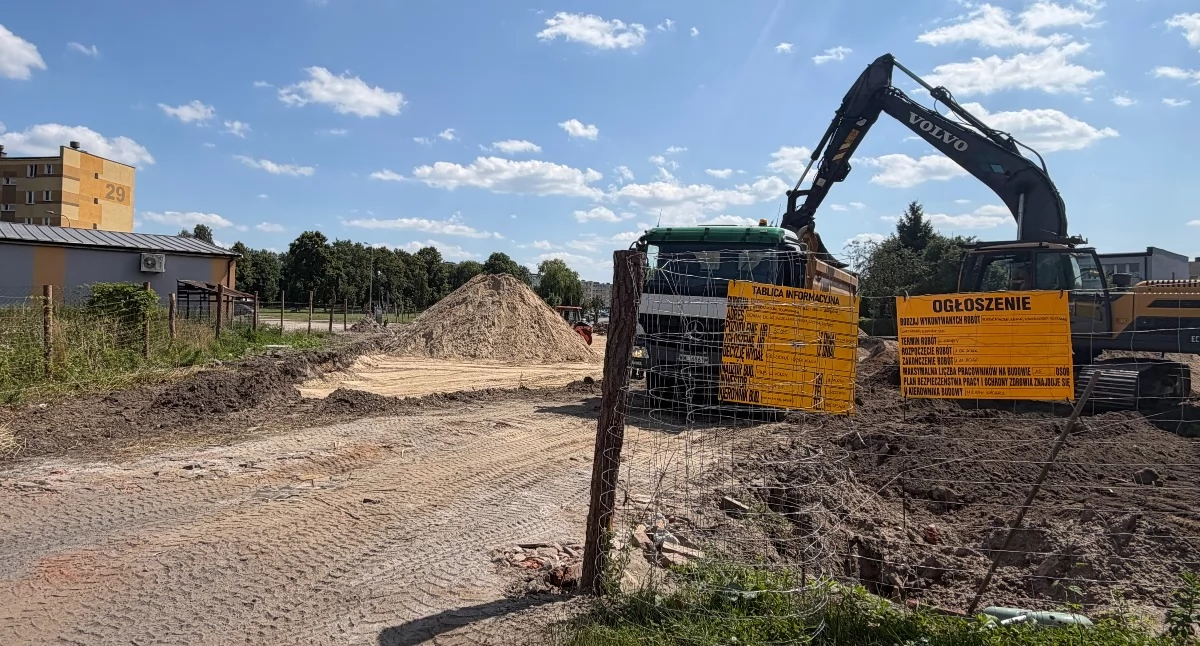 Dino ściga się z Biedronką. Kolejny supermarket powstaje w Łomży