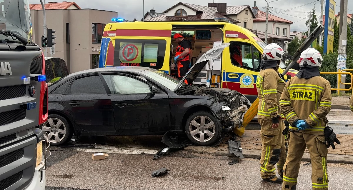 Uwaga! Wypadek na skrzyżowaniu w Piątnicy [FOTO]
