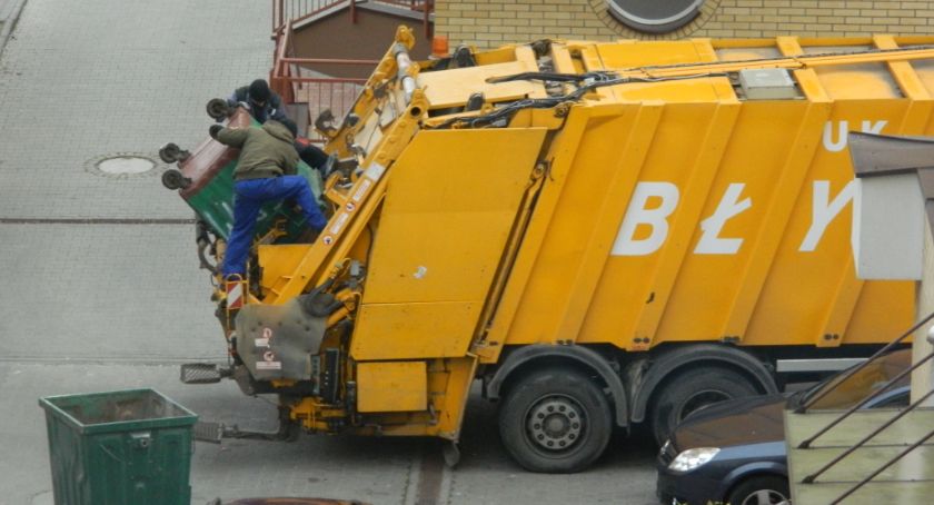 Łomża. Odbiór odpadów w 2021 roku. Kiedy zabierają śmieci w Łomży?  