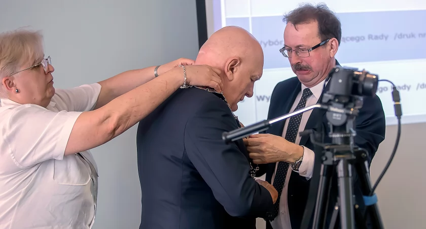 Kierownik BRM Dorota Śleszyńska, przewodniczący Rady Miejskiej Łomży Wiesław Grzymała, wiceprzewodniczący Leszek Konopka