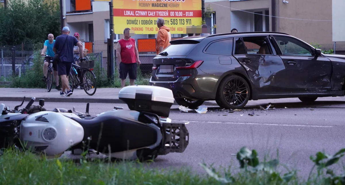 Groźny wypadek motocyklisty na Alei Legionów w Łomży [FOTO]