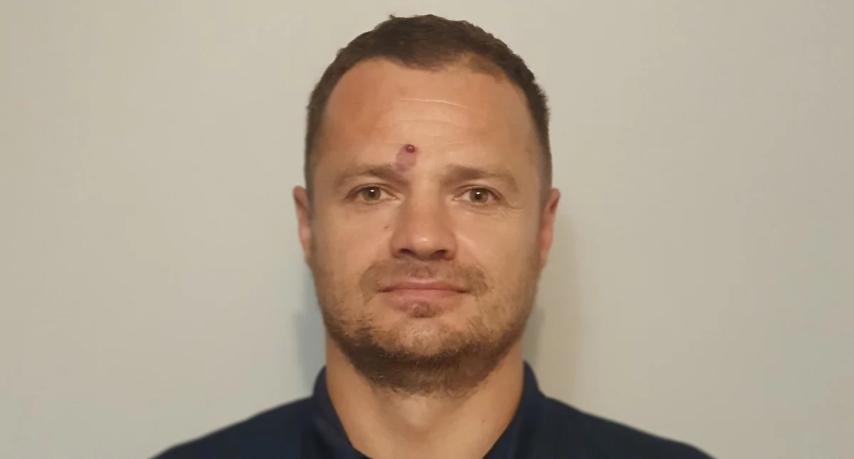 Piłka nożna, Forty Brzeziński wszedł drzwiami futryną - zdjęcie, fotografia