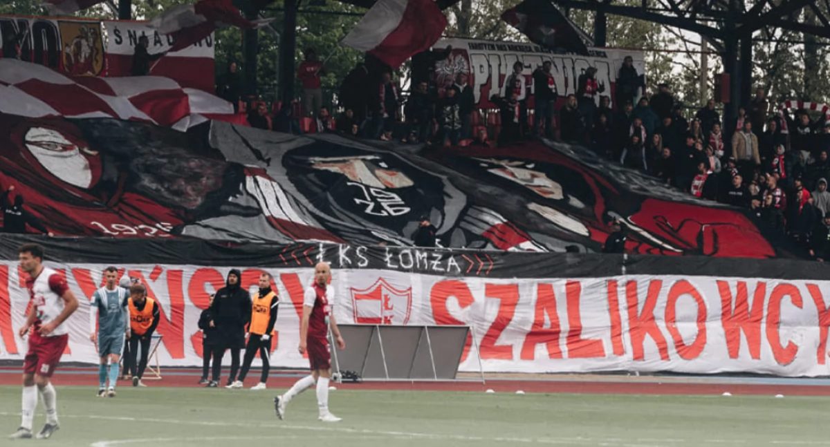 Piłka nożna, wyżej tabeli - zdjęcie, fotografia