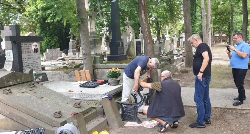 FB. Parafia pod wezwaniem Krzyża Świętego w Łomży