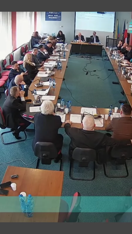 Burzliwa sesja w Łomży. Spór o ŁKS i terminy obrad