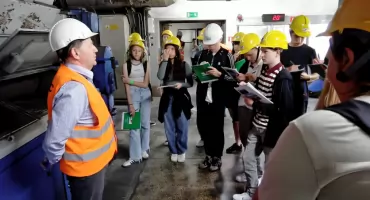 Finaliści konkursu wiedzy o ciepłownictwie i zielonej energii odwiedzili łomżyńską ciepłownię [VIDEO]
