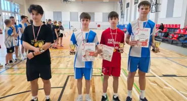 Lotki w ruchu! Za nami Wiosenne Mistrzostwa Łomży w Badmintonie o Puchar Prezydenta [FOTO]