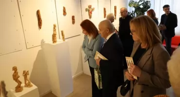 Wyjątkowy wernisaż w Łomży. Rzeźby Mieczysława Bieńka zachwyciły gości
