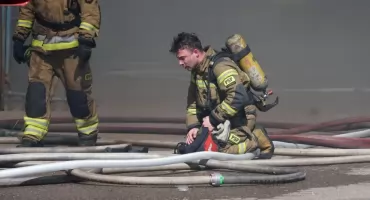 Potężny pożar w Starym Cydzynie. Płonie warsztat i dom, czarny dym widać z Łomży [FOTO i VIDEO]