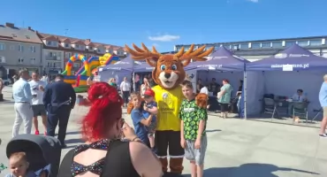Piknik integracyjny na Starym Rynku w Łomży. Tym razem pogoda dopisała [FOTO]
