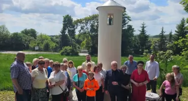 Tradycja i wspólnota — poświęcenie kapliczki w Czarnocinie [FOTO]
