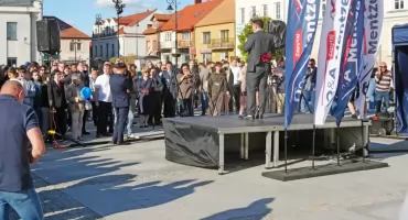 Sławomir Mentzen w Łomży. O co pytali mieszkańcy lidera Konfederacji? [FOTO]