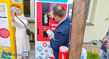 Gmina Miastkowo stawia na segregację odpadów. Pierwszy lekomat w województwie [VIDEO i FOTO]
