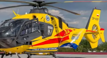 Wypadek pod Męczkami. Śmigłowiec LPR zabrał nieprzytomnego kierowcę