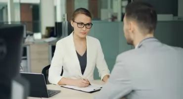 Ponad 40 ofert zatrudnienia w Łomży. Kogo szukają pracodawcy?