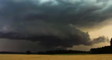 Alert RCB w Łomży i powiecie. Prognozy IMGW przewidują burze i grad