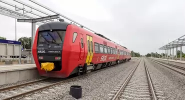 Pierwszy pociąg już w Łomży, ale pasażerowie muszą jeszcze poczekać