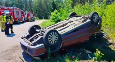 Stanisławowo: Nissan z trzema kobietami dachował przez nadmierną prędkość [FOTO]
