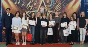 Młodzi wokaliści zachwycili publiczność. IX Międzyszkolny Konkurs Piosenki Angielskiej w „Czwórce” [FOTO]