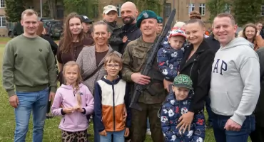 Zaczynali w sporym składzie, do przysięgi dotrwali najlepsi. Trudna lekcja charakteru w 18. Łomżyńskim Pułku Logistycznym [VIDEO i FOTO]