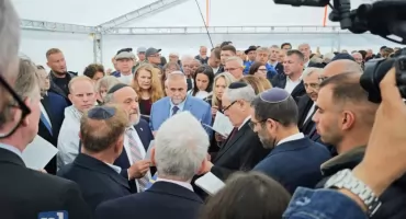 85 lat po tragedii, ćwierć wieku po przeprosinach. Deszcz, kordony policji i niedokończona ekshumacja [VIDEO i FOTO] 
