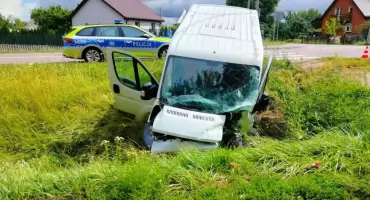 Tydzień temu zderzenie i dachowanie, dzisiaj powtórka. Kolejny dzwon na pechowym skrzyżowaniu w Nowogrodzie [FOTO]