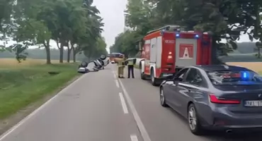Czołówka o świcie. Sześć osób w szpitalu, w tym dwoje dzieci 