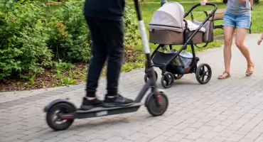Co z szybkimi hulajnogami w Parku Jana Pawła II? Wiemy, co planuje miasto!