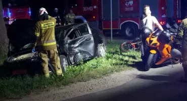 Koszmarny wypadek w Podgórzu. Ciężko ranny motocyklista, na miejscu pracują służby [FOTO]