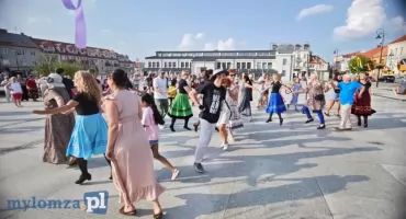 Kurpiowski i podlaski folklor w centrum Łomży. Za nami potańcówka na Starym Rynku [FOTO]