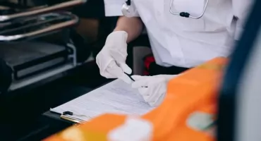 Cyfrowa karetka w Polsce. Jak EDM i telemedycyna zmieniają nowoczesny ambulans?