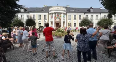 20 lat tradycji w ogrodach biskupich. Święto pokoleń w sercu Łomży [FOTO]